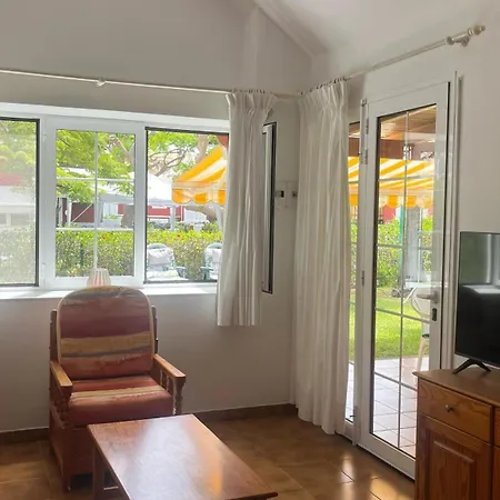 Apartament With Great Garden, Tunos *